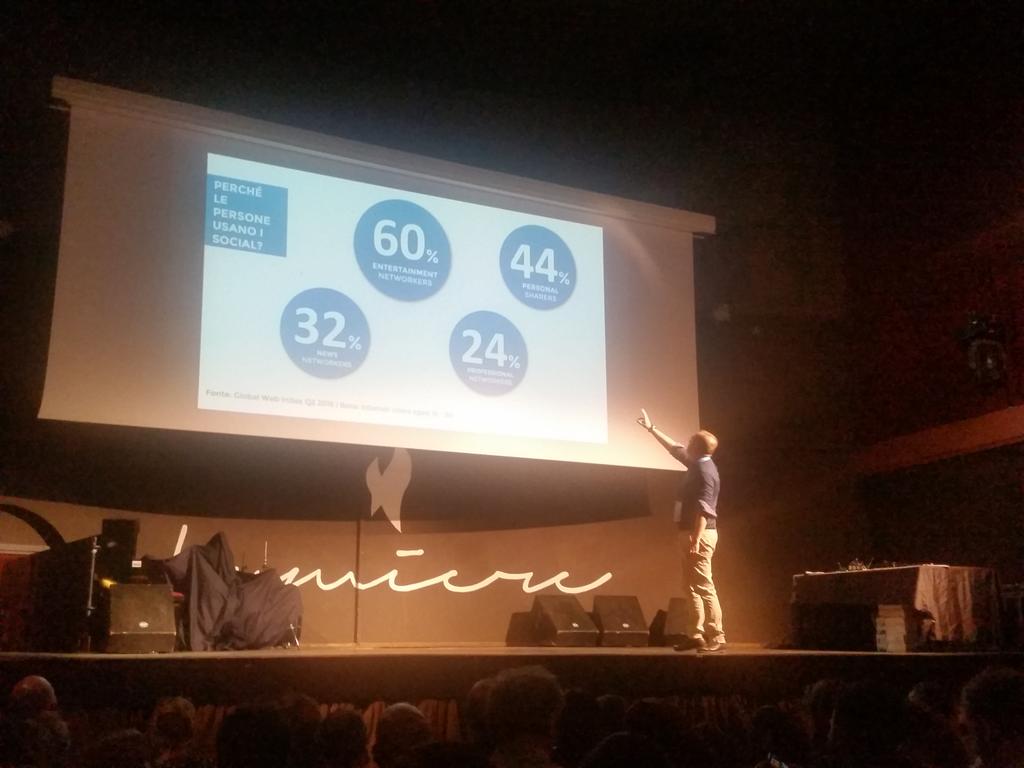 yStudium's tweet photo. @EdTv regala grandi perle su magma Facebook. Ottimi spunti thanks! #ScenaDigitale #IF2016 @Registroit @Internetfest https://t.co/EyI1tjnBt1