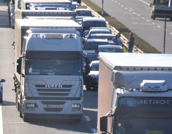 Agora_Mt's tweet photo. Oltre i sentimenti, oltre le regole: #gommescomode al capolinea. 
Capitolo 4. #trasporti #dumping  #lavorousurante
https://t.co/H9A9FVazVz https://t.co/hhlUMeRkzc