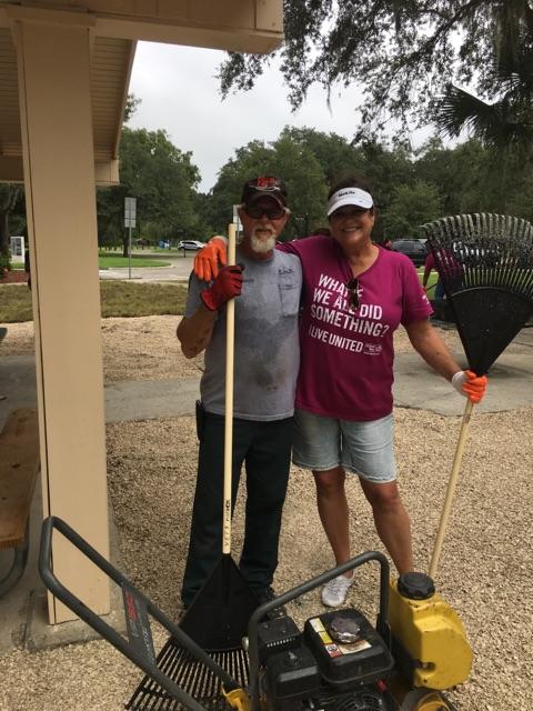 ladymax47's tweet photo. .@HillsboroughFL @maryjomckay2 @UWSuncoast Kicking off Day of Caring with @MetLife volunteers! #iliveunited https://t.co/jbbwPEvXHZ