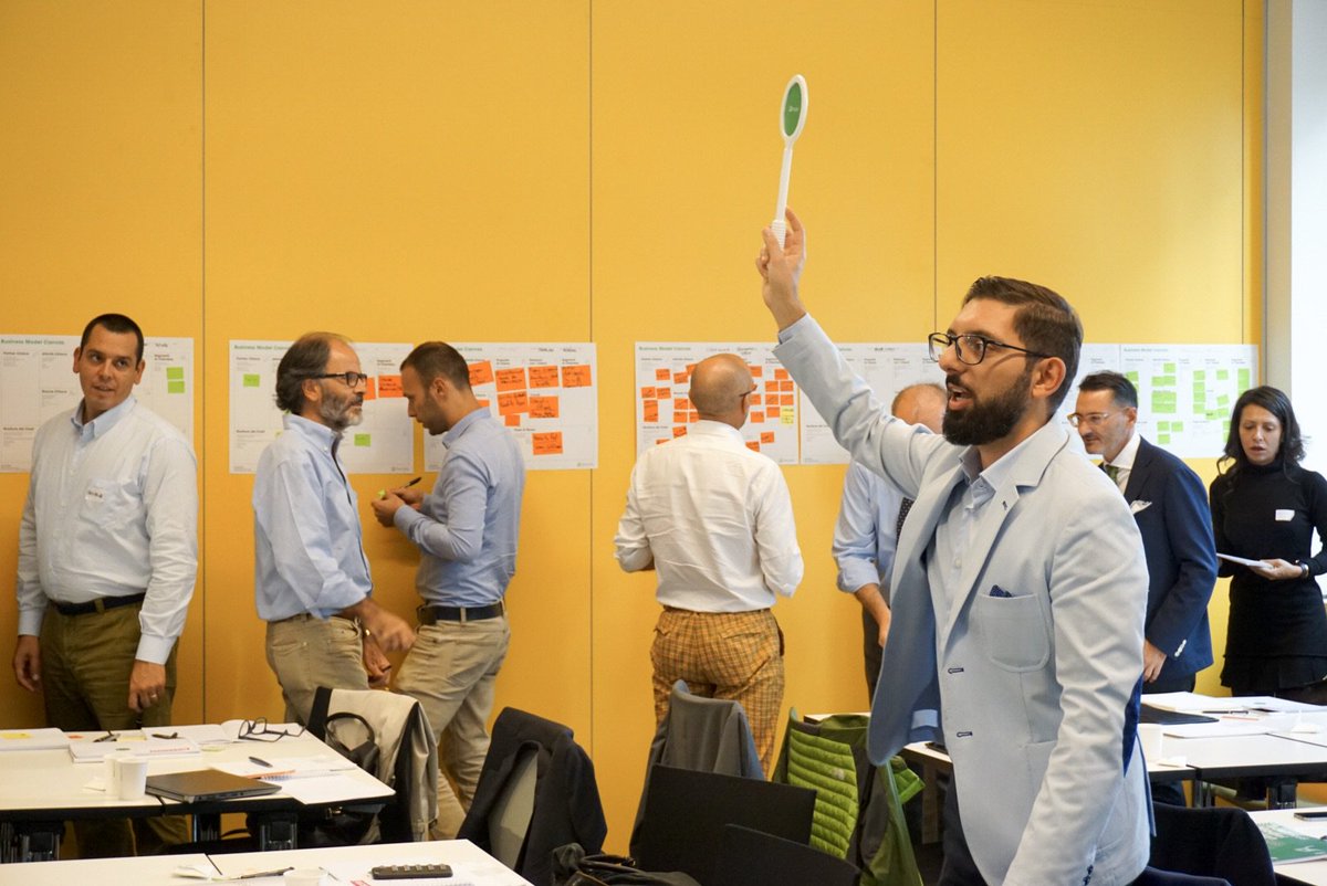 beople_it's tweet photo. @matteofusco "dirige" i manager alla #BMDMasterclass e li aiuta a orientarsi nel #businessDesign delle loro aziende @Formazione24ORE @Mutec https://t.co/DMmahOjcFm