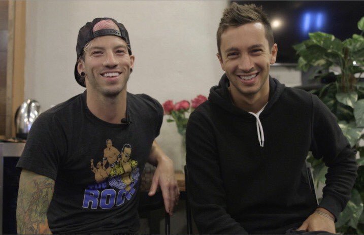 awcollided's tweet photo. quiero iluminarte el día con estos hermosos angelitos #ARIASTWENTYONEPILOTS https://t.co/UskISFEG5L