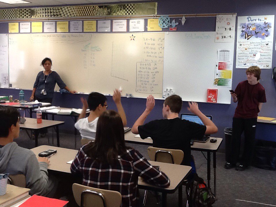 lawrencea112's tweet photo. Graphing the Wave in Algebra 2 #bestfitline @ChaskaHawks @ISD112 https://t.co/Hc22W4fI4Y