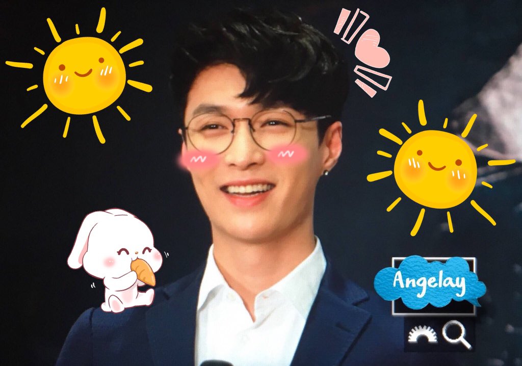 xingmochi's tweet photo. his smile is so beautiful it brightens up the entire world!! 💛☀️
#HappyYixingDay #HappyLayDay https://t.co/F1WbnWywBl