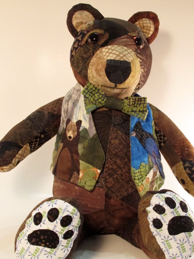 RARE_Science's tweet photo. Meet "Yosemite Bear" by #NancyBrown ! See more @TheQuiltShow https://t.co/K254gKDmv8 auction @QuiltFestival help support rare kids! #quilt https://t.co/1WEJUd0dPy