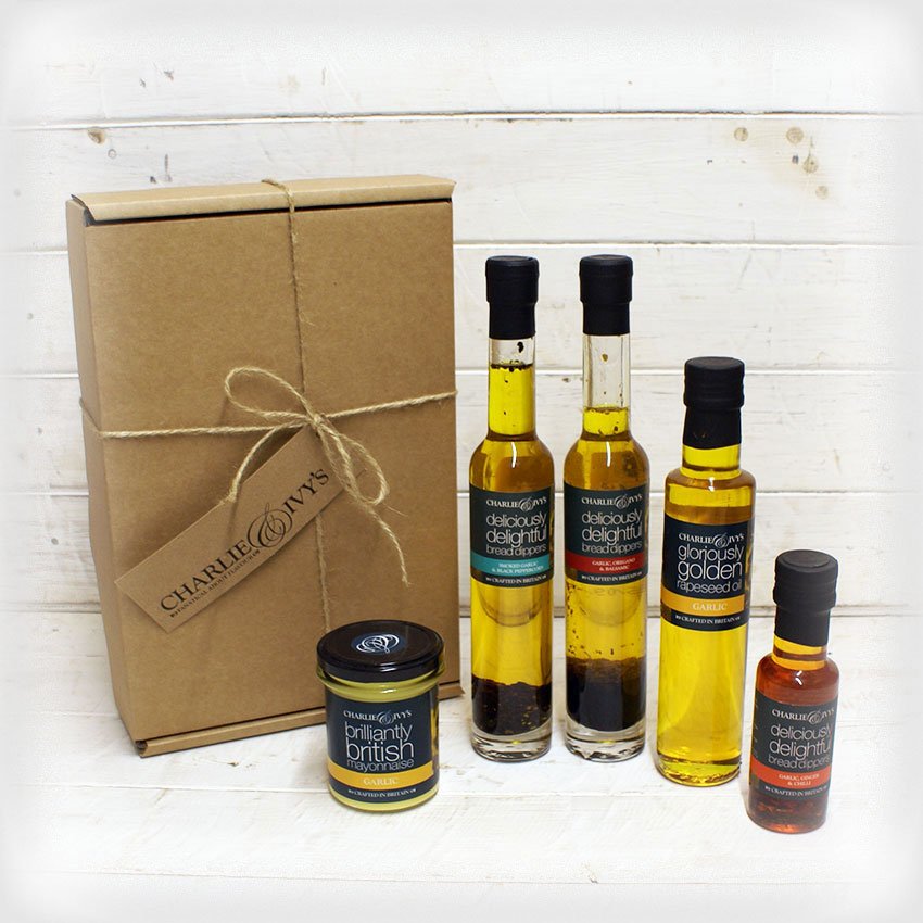CharlieandIvys's tweet photo. Stop vampires in their (bat) tracks! Cook up a storm with our Gloriously Garlic eco hamper! #Halloween2016 #keepyournecksafe #vampireaway https://t.co/43nAdbdpjR