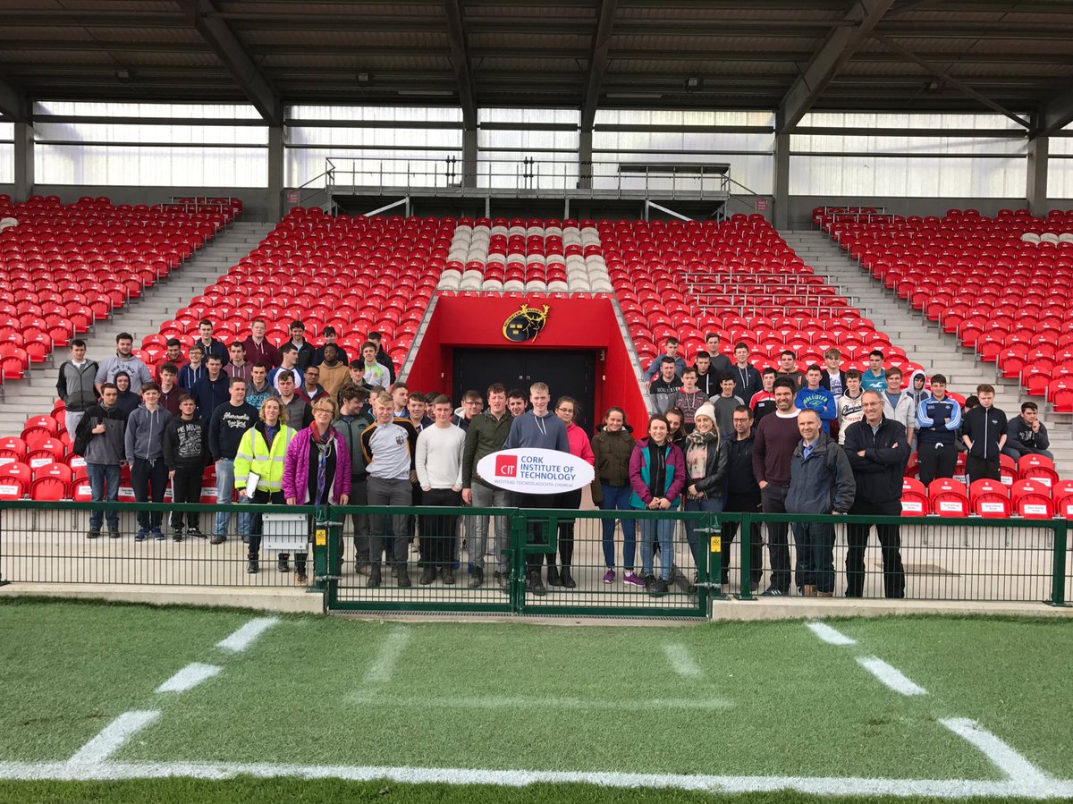 billyholland's tweet image. 1st year engineering students on a structural tour of IIP today. @Munsterrugby @EWBIreland #wtine #howdoesitstayup