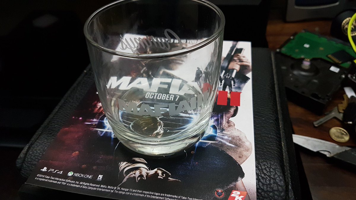 HoeZaay's tweet photo. Gangsters left this at my place. https://t.co/FBWnlXERdr