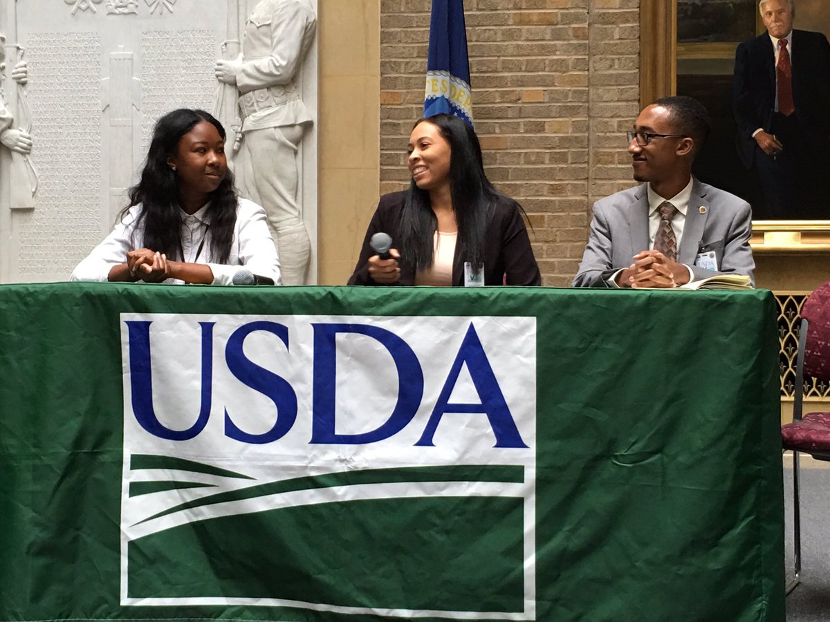 sherrimbrown's tweet photo. Future Ag innovators....2% of our US population feeds the rest of us.   We will need diverse talents to tackle the challenges in Ag! https://t.co/zAhXW9IHv1