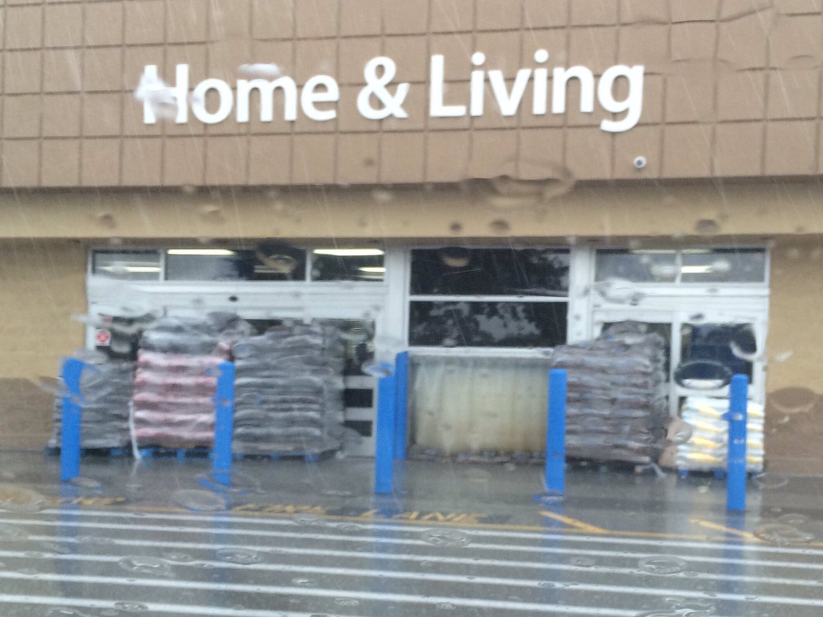 JonSantucci's tweet image. The @Walmart in Vero Beach is closed. Pallets of mulch in front of all front entrances. #TCWeather