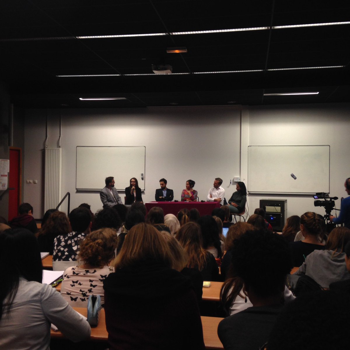 phaelra's tweet photo. Soirée Meet up with your #alumni à @SorbonneParis3. On parle d'#entrepreneuriat https://t.co/IAQ7u5y1Kg