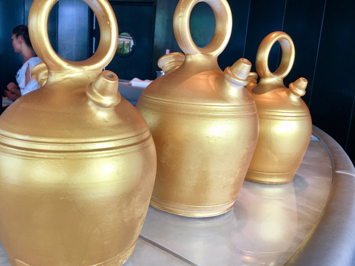 La nueva decoración de <a href="/aguasdeibiza/">Aguas de Ibiza Hotel</a> merece una visita.