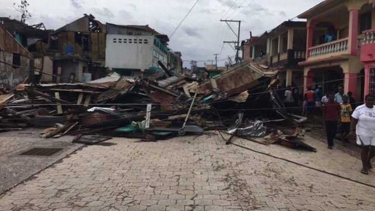#BREAKING Haiti interior minister says death toll now at 108 from Hurricane #Matthew bit.ly/2cRppX3?utm_me… https://t.co/1AgCmsd9IV