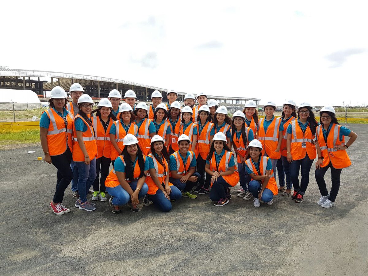 tocumenaero's tweet photo. Estudiantes de la Facultad de Ingeniería Industrial de la UTP, realizaron un recorrido por #ExpansionT2 y la terminal de carga. https://t.co/UkPtvRhC0q