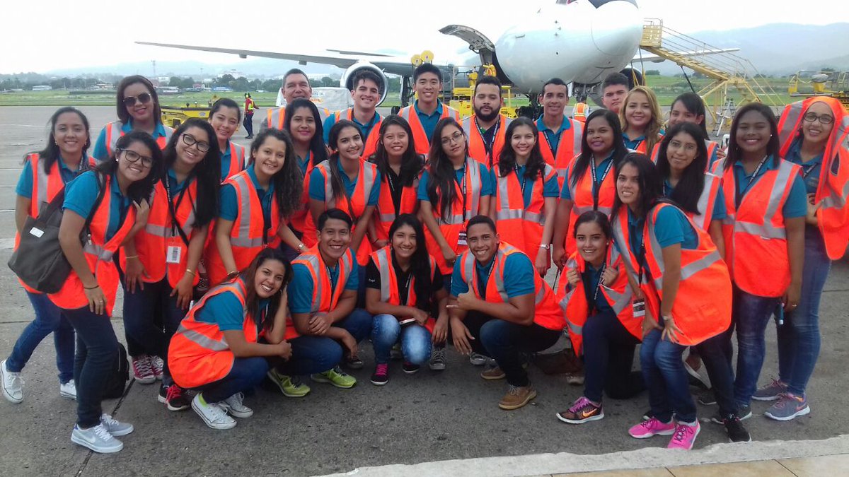 tocumenaero's tweet photo. Estudiantes de la Facultad de Ingeniería Industrial de la UTP, realizaron un recorrido por #ExpansionT2 y la terminal de carga. https://t.co/UkPtvRhC0q