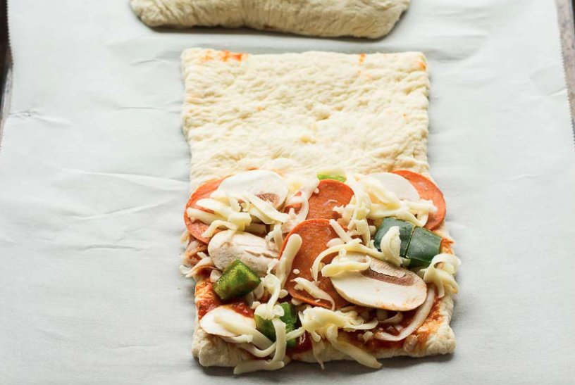 TheGirlonBloor's tweet image. These Freezer-Friendly Homemade #PizzaPockets are SO easy to make!