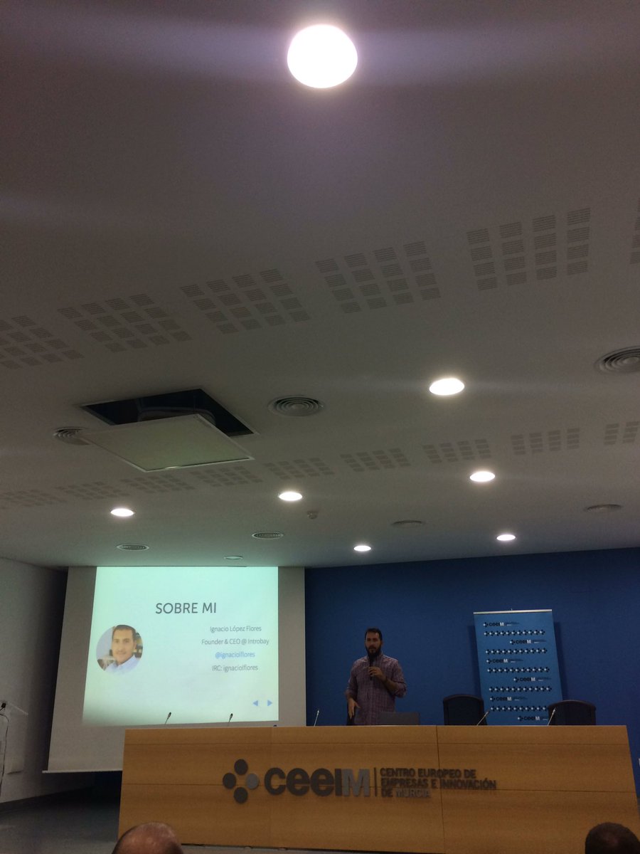 danielvigueras's tweet photo. Seguimos en el #MurciaDevOps con @ignaciolflores hablando sobre Docker https://t.co/0RaMWzLk1I