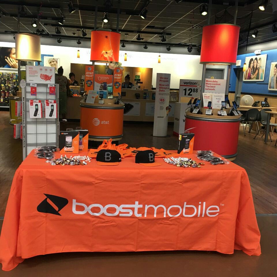 KmwhiteKw's tweet photo. @roberta_b17 taking over the floor! #BoostDayis Everyday #WestMIWinningTeam #WinninginWalmart @collierjeremy @NRSPG_ESeaton @wderrickwla https://t.co/ysN1s7F9uS