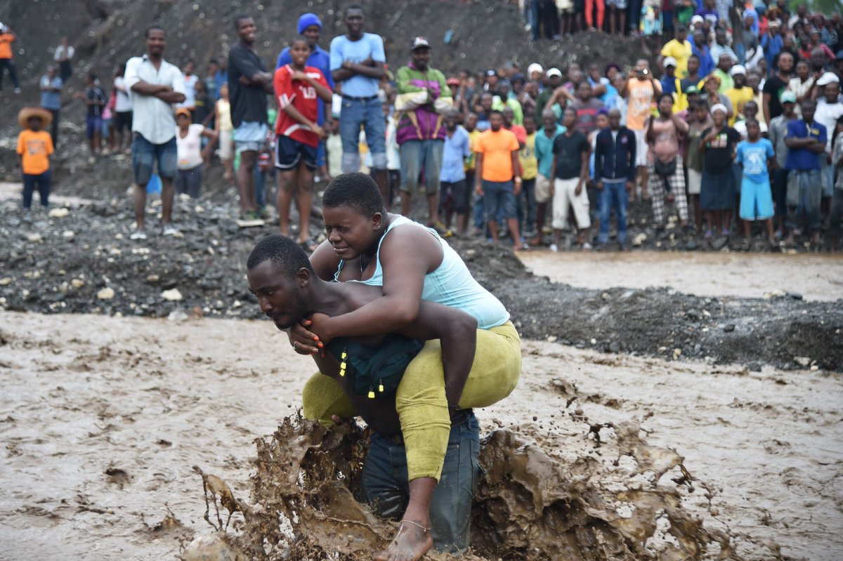 SalahShou's tweet photo. Une pensée pour nos frères et sœurs haïtiens. 🇭🇹
 #MatthewHaiti #Haiti https://t.co/fPrr9Qx3eE