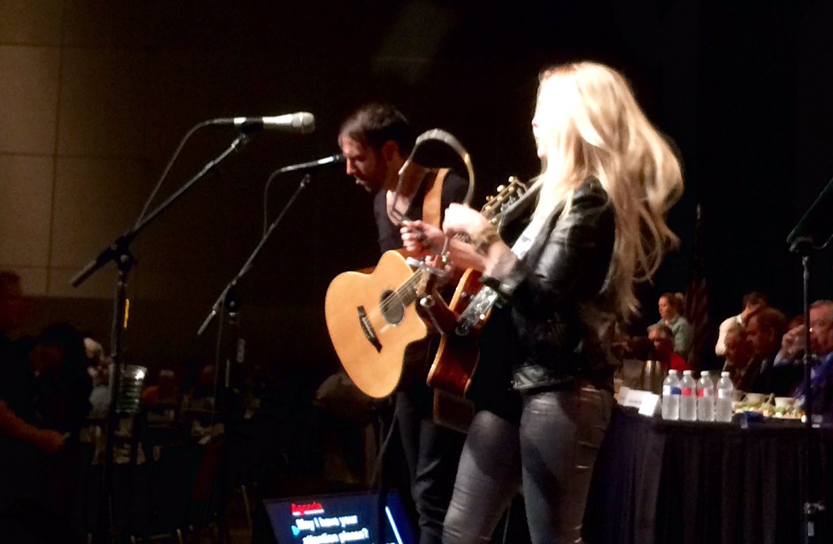 GGLawing's tweet photo. Kicking this institutional lunch up more than a few notches! Yea! #womenwhorock. @KimDunnMusic #TMLAC2016 https://t.co/WvNvsAV2ek