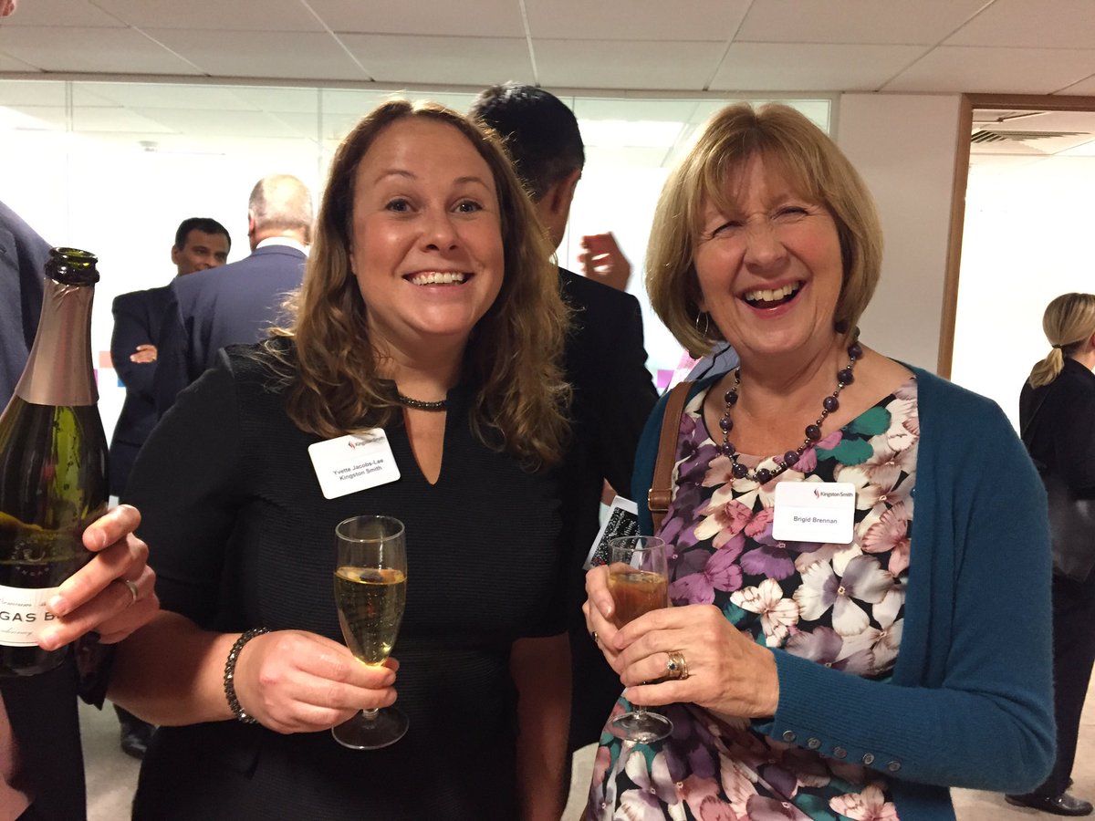 silviavit24's tweet photo. All fun drinks and yummy food from @ThompsonDining @kingstonsmith #lovnit! https://t.co/PPHuPqiZmm