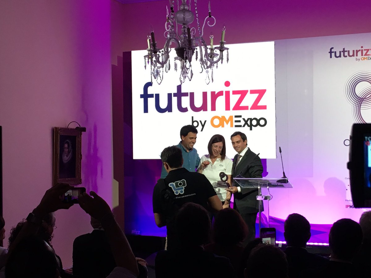 Omexpo's tweet photo. Premio al mejor proyecto de #innovación en medios es para Charlie the Bot de @AccentureSocial ¡Bravo! #DAwardzz #fzz https://t.co/HUmnqk2dd4