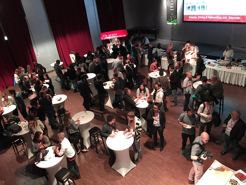 andrealpar's tweet photo. Jetzt Networking & Schabernack #omcap16 @omcapital https://t.co/z0zLzsU2Uq