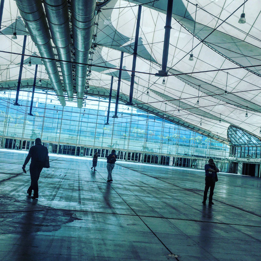 Phone break at the only private space at #IFMAWW16 #sandiegoconventioncenter