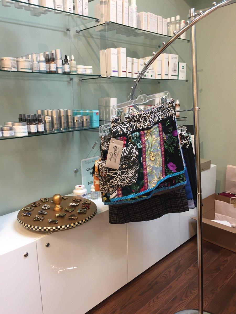 MyFreshSkin's tweet image. Charity Event at FreshSkin begins! 
#LocksOfLove #TrunkShow #SilentAuction #GoodTimes