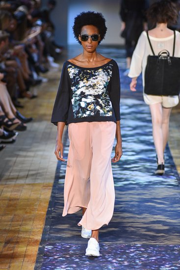 The_Social_Life's tweet photo. A fusion of timeless summer renaissance and fragility for #berenik SS17. https://t.co/t4aogmD09y by @ghazalelhaei cc @omen_pr https://t.co/Nt4hAS7C1E