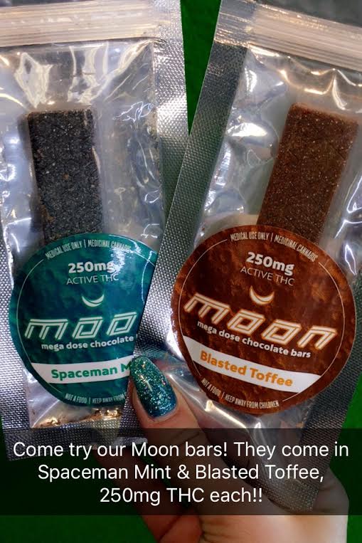AnaheimPC's tweet photo. Come into APC to try our NEW Moon Bars!! ๐ They come in Spaceman Mint & Blasted Toffee and are 250mg each!!
#MoonBars #APC #420 #edibles https://t.co/pgNncdNH60