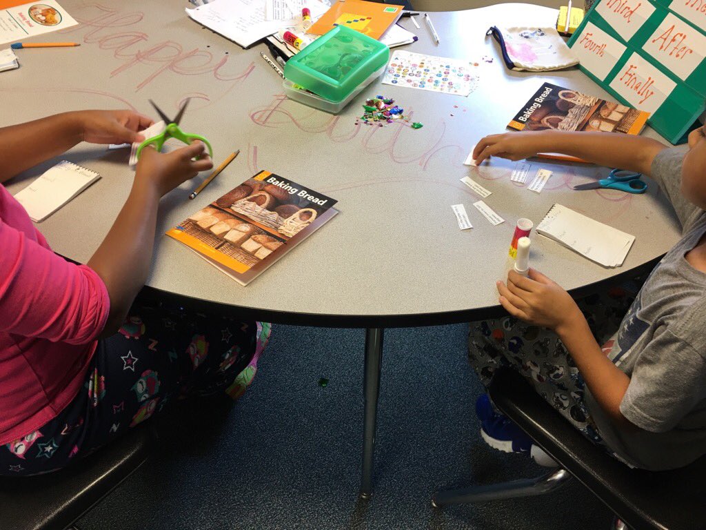 Allison55551's tweet photo. #barronlearns #minijournals #sequencingevents @erinxhughes @MissHendo123 https://t.co/AkaBZIlyvO