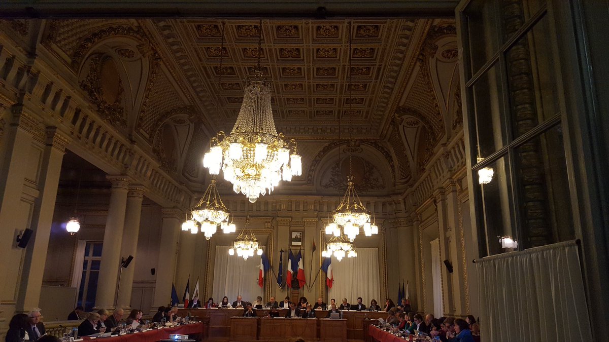 MaelCamerlynck's tweet photo. Présentation du projet d'aménagement et de développement durable du plan local d'urbanisme de la @MEL_Lille par @MAPRoubaix Premier Adjoint. https://t.co/E69AvzvGu1
