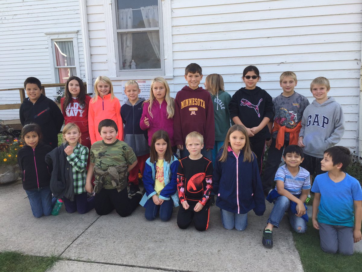 msschmitsclass's tweet photo. Learning about America's past at @Farmamerica #thirdgrade #sleepyeyeschools https://t.co/ugZUM0X6JY