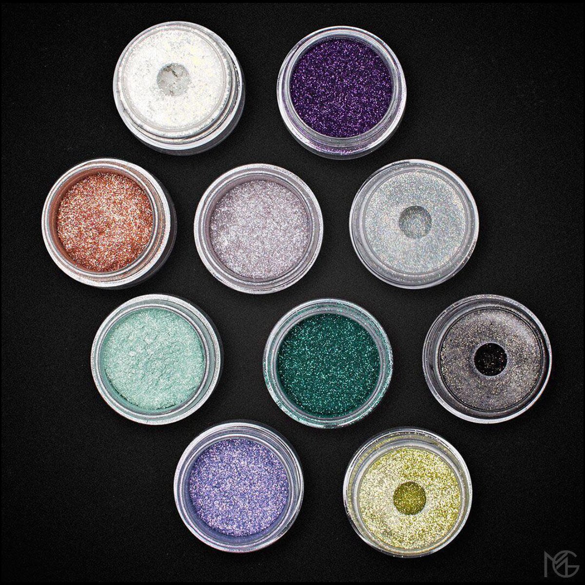 MakeupGeek's tweet photo. Also, our Sparklers Variety Pack (now with Sifters) is on a limited time sale (save $45) https://t.co/SteXd1dTqe https://t.co/sTTUsBR1pf