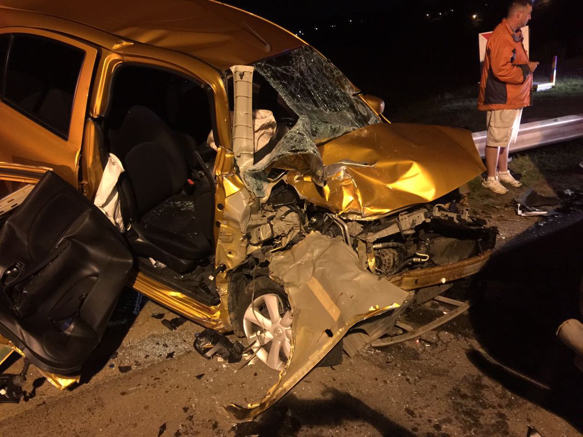 MeditechER's tweet photo. Old main rd Bothas Hill Fatal Head on collision Meditech and Vema on Scene @FatalMoves @vemaparamedics @TrafficSA @vemadoc @DurbanFire https://t.co/aLgH7u47Pw