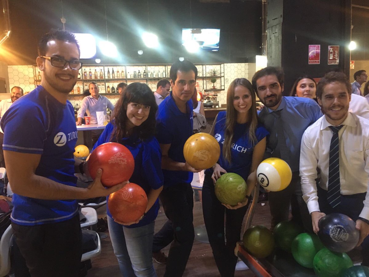 ZurichSeguros's tweet photo. #Evento #ZurichRSC :más de 120 personas juegan a los bolos por una buena causa en colaboración con @fundacionBalia https://t.co/7BUOqEpLPd