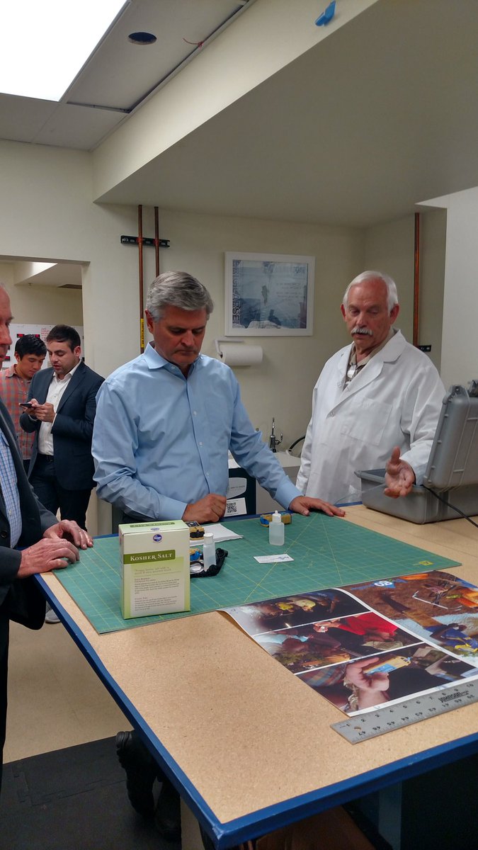 AquaResearchInc's tweet photo. Pitching Aqua Research to Steve Case!!! Water purification! #riseoftherest #h2gopurifier https://t.co/nRSULpxRJz