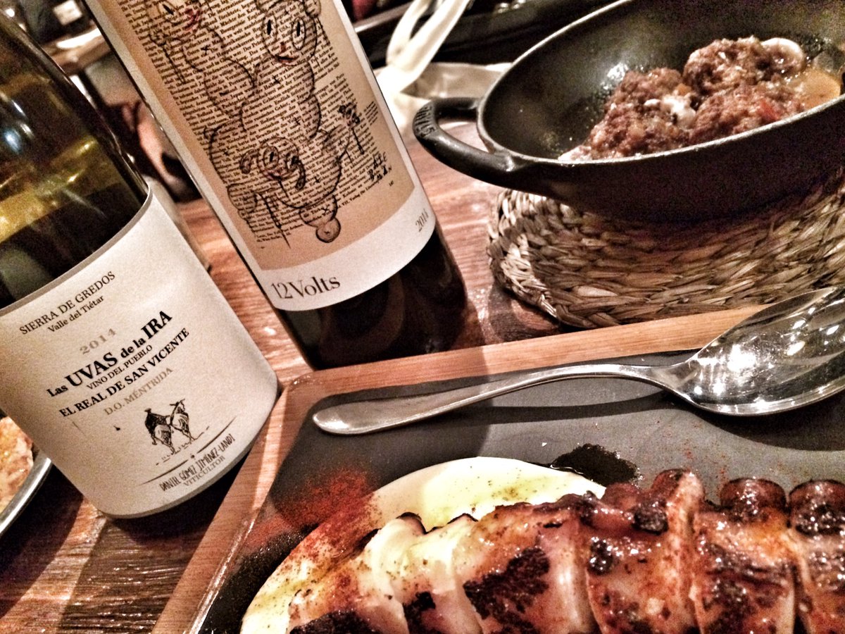 alex_fenol's tweet photo. @bodegalapuntual superb tapas #octopus #meatballs, accurate wine list @daniviticultor @4kilosvinicola #DOMallorca #fun dinning https://t.co/P0op5Q9lke