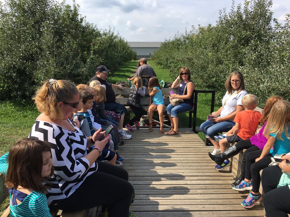 findinginfirst's tweet photo. Beautiful day to learn about apples! We loved our time at Orchard Hills Apple Farm in Kendalville #learningfirsthand https://t.co/rugqHD9ZzI