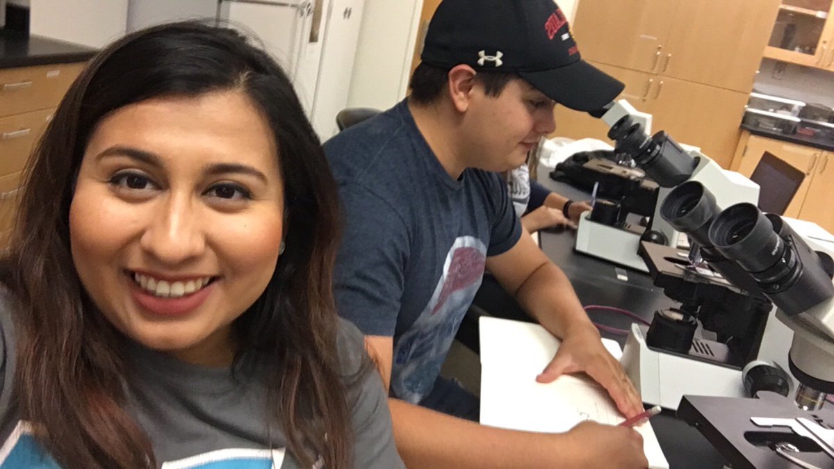 Nacleswaggin's tweet photo. Incase you're ever wondering how me and @ReadyEddy57 are in class. 💁🏽 😂 #howamigraduating #hesthesmartone https://t.co/HZLT4Ppx62