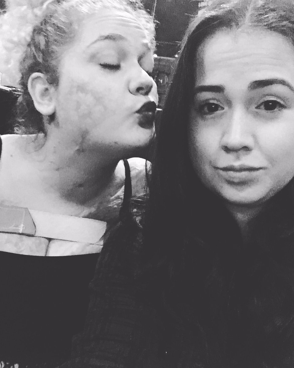 kate_dobrow's tweet photo. Happy birthday to this babe!! 💁🏻💁🏼 #17yearsoffriendship #hellyass!! 💋💜🎉✨🎊🤘💁🏼💁🏻 https://t.co/J1CRGnfrIi