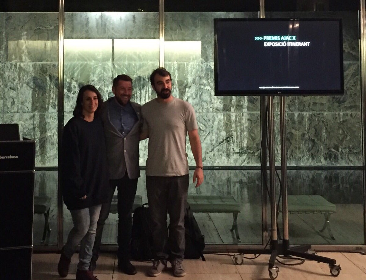 congresarq's tweet photo. En @FerGilGon amb els guanyadors del projecte expositiu dels premis d'enguany, que es podrà veure en breu al @COACatalunya #premisAJACX https://t.co/Qom3znNtJ8