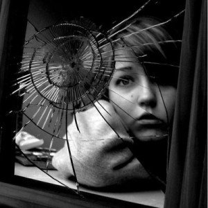 PelisDeZombies's tweet photo. Vídeo del espejo siniestro #cine #terror https://t.co/gpY94J0Uob