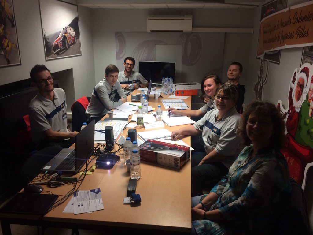 Cholten81Nitro's tweet photo. @Nforven invitée VIP pour rejoindre #cassouletfoiegraspowerr Céline qui est venue voir si les slides s enchaînent bien 😁😁#partage #echange https://t.co/QaMIaKRv6q