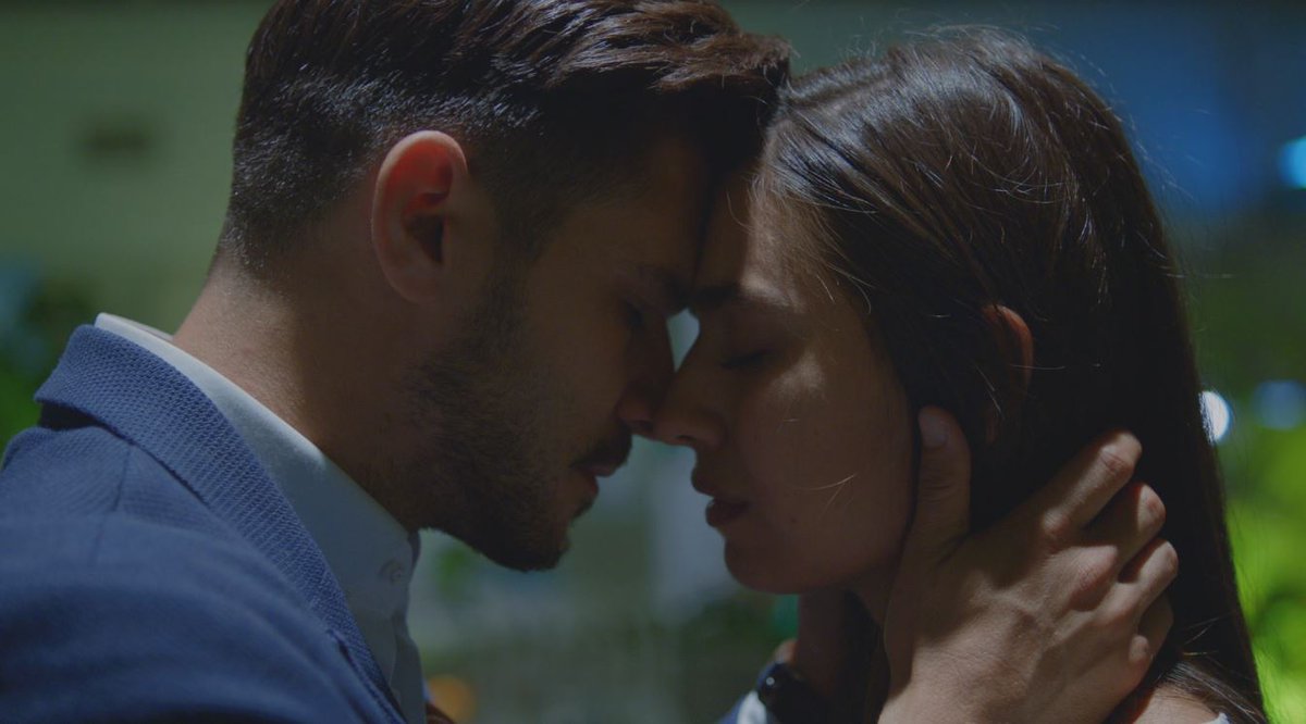 ShowTV's tweet photo. #AslaVazgeçmem final bölümüyle birazdan Show TV'de! 💞 İyi seyirler... @aslavazgecmem_ https://t.co/GCceMVsDWf