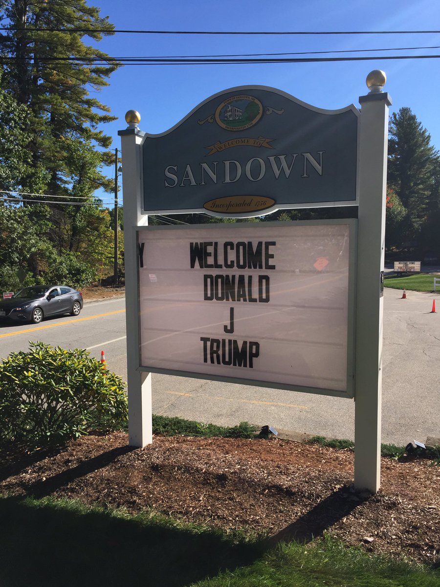 LiveDonald J. Trump 10/06/2016 in Sandown, NH at Sandown Town Hall