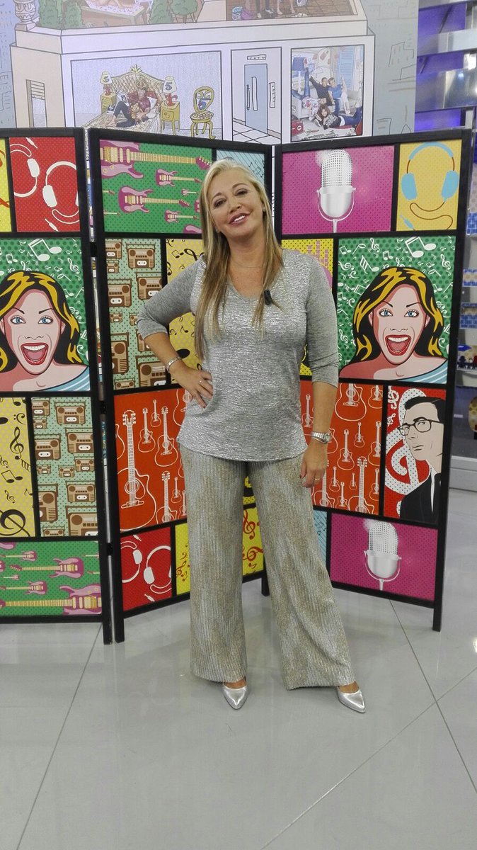 Ideales hoy mis chicas,de <a href="/Anaanguloshop/">Takezo by Ana Angulo</a> <a href="/BelenEstebanM/">Belén Esteban</a> y de Escada <a href="/milaximenez/">Mila Ximénez</a> ,espero que os haya gustado,besos