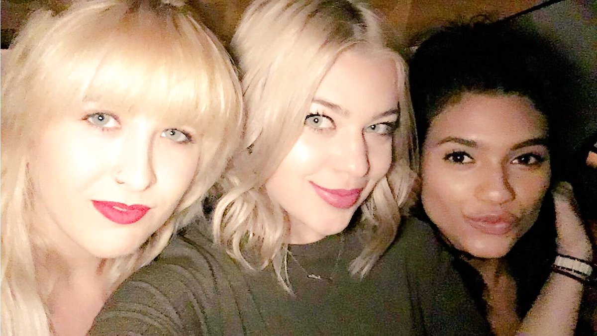 jesshair_'s tweet photo. HAPPY BIRTHDAY TO THIS KIND, BEAUTIFUL, AMAZING SOUL! Love you @ashbashhh3 https://t.co/I1N53HFYDS