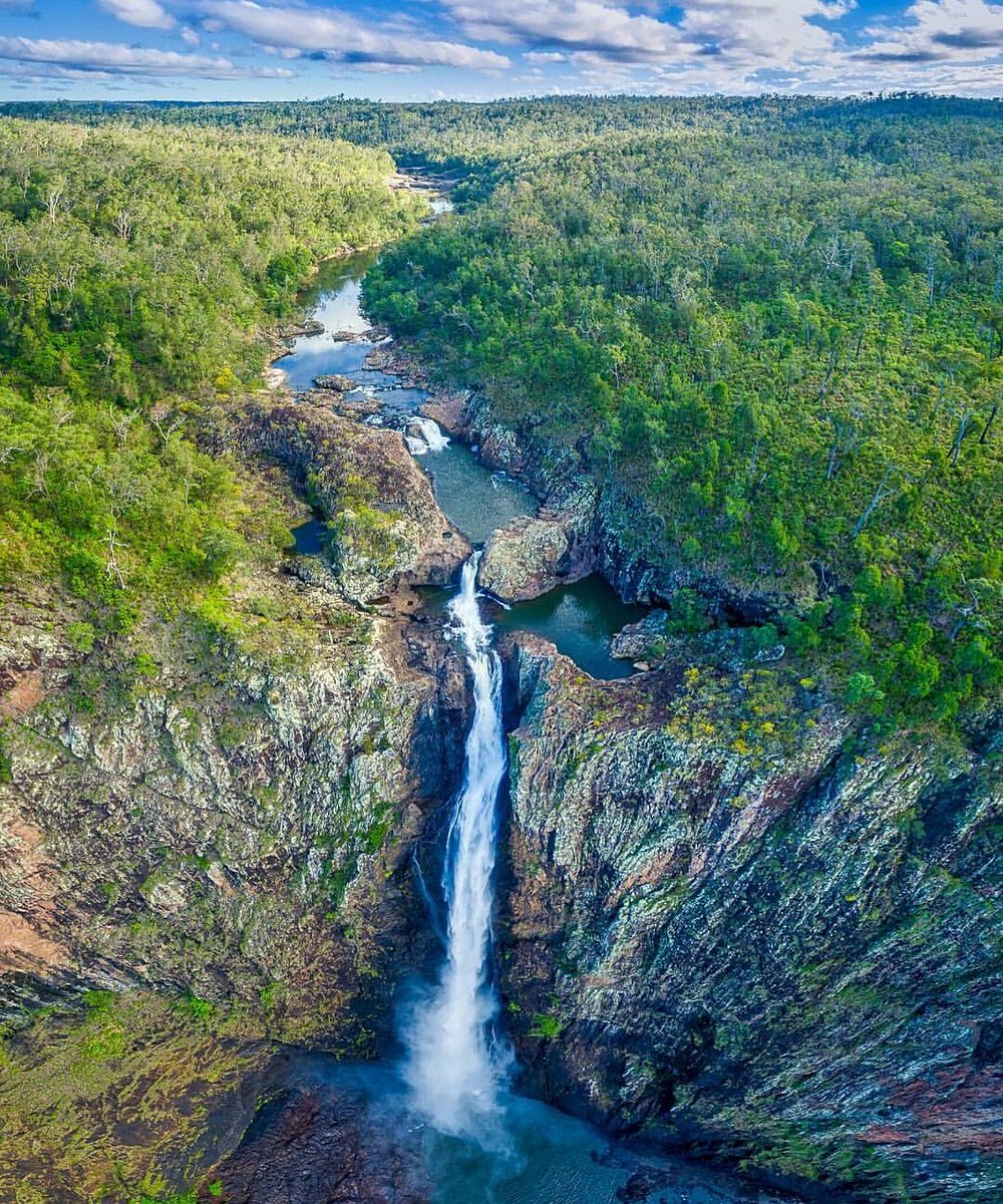 A different view of Wallaman Falls💧Pic via IG ben_cashell_imagery #TownsvilleShines