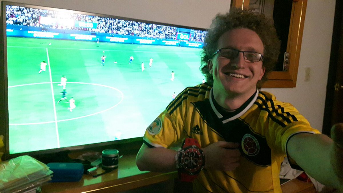 KarlitoXPiyiN's tweet photo. @WRadioColombia @WatchBO No tengo reloj :( ni amigos :'( pero espero que el Fossil me ayude a conseguirlos :D #LaHoraDelRegreso #WatchBO2016 https://t.co/4pqAESKtmM